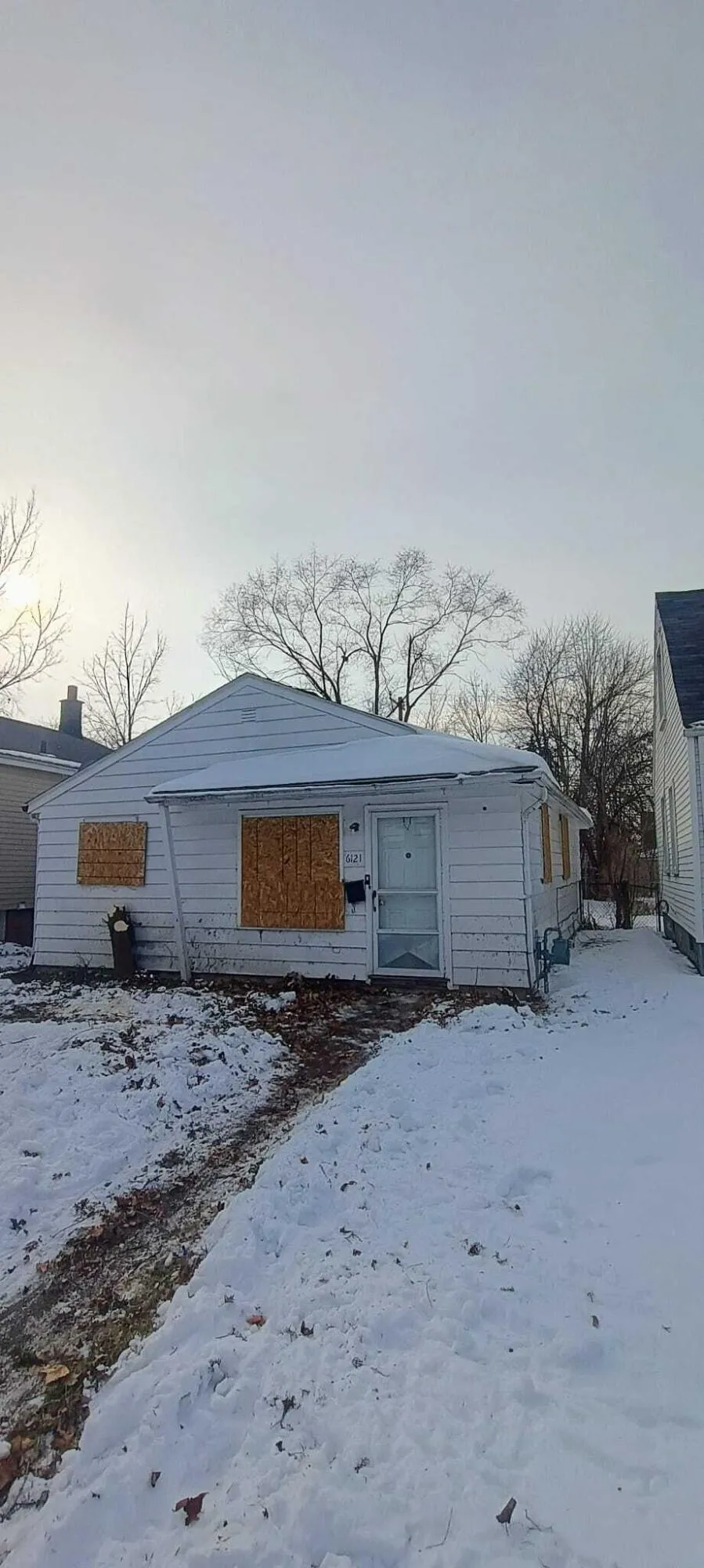 6121 Plainview Avenue Detroit, MI 48228