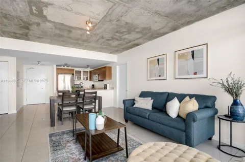 3250 NE 1st Ave #814