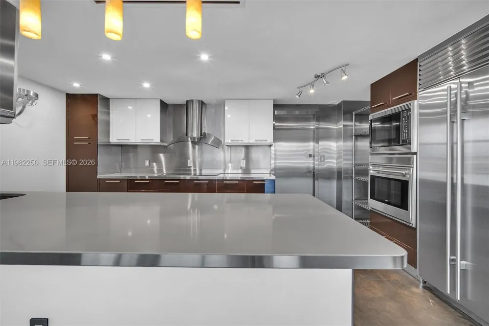 199 Ocean Lane Dr #1009 Key Biscayne, FL 33149