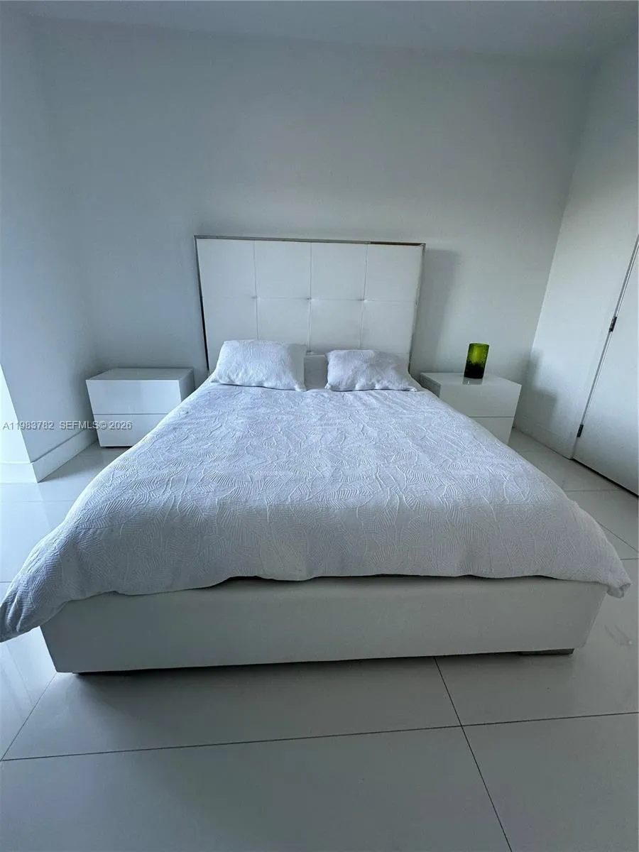 16385 BISCAYNE BLVD #303 Sunny Isles Beach, FL 33160