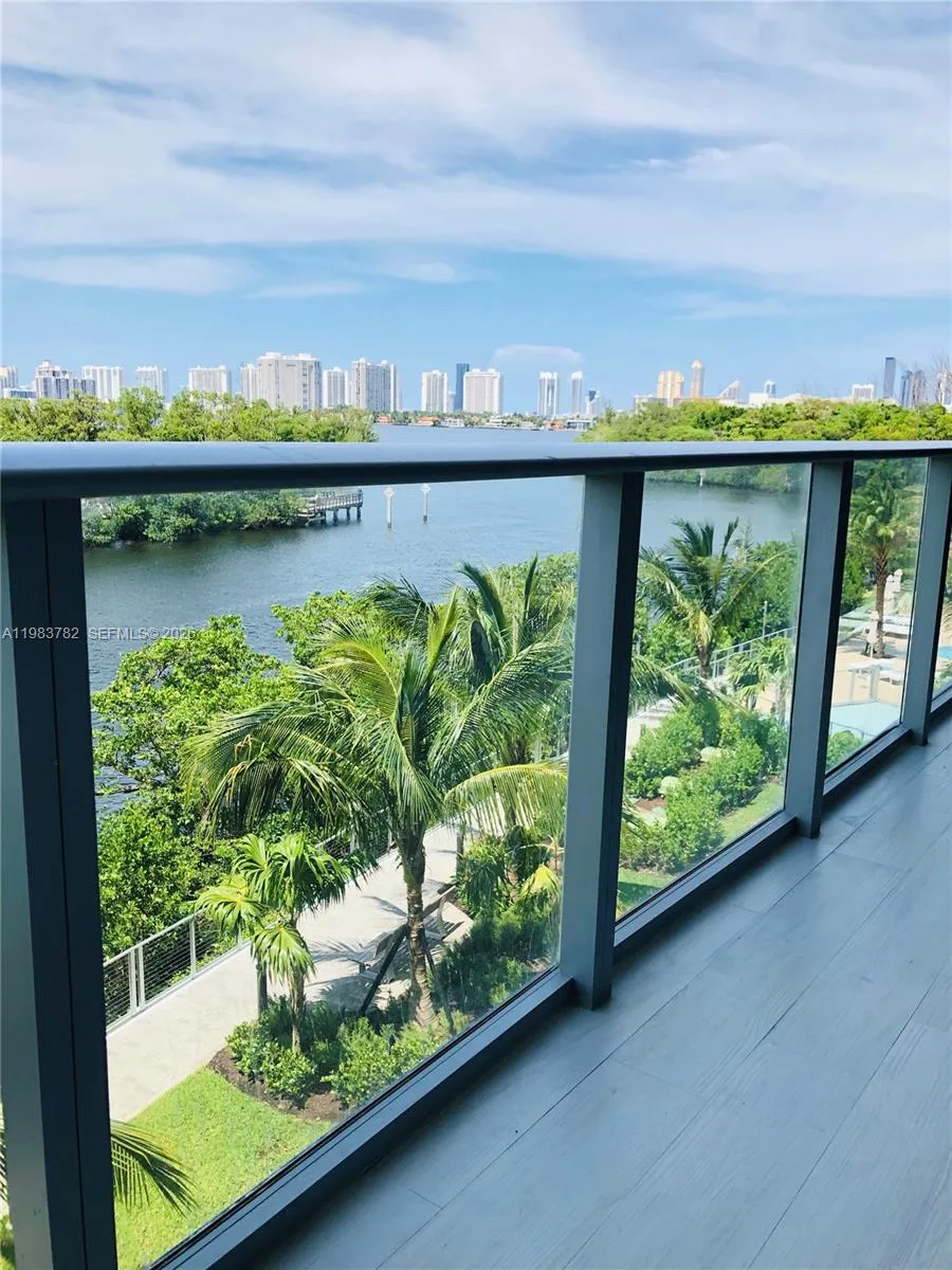16385 BISCAYNE BLVD #303 Sunny Isles Beach, FL 33160