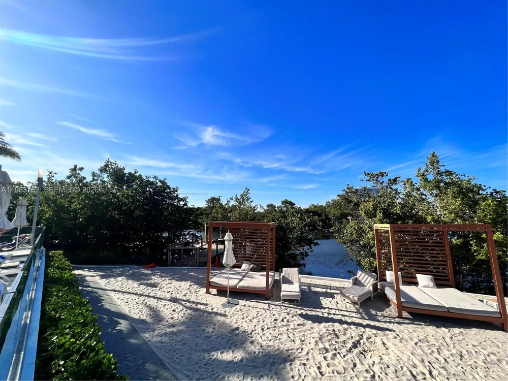 16385 BISCAYNE BLVD #303 Sunny Isles Beach, FL 33160