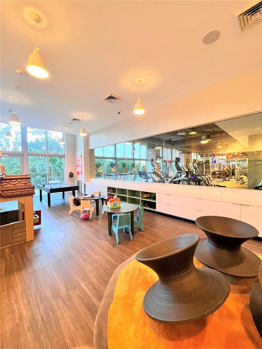 16385 BISCAYNE BLVD #303 Sunny Isles Beach, FL 33160
