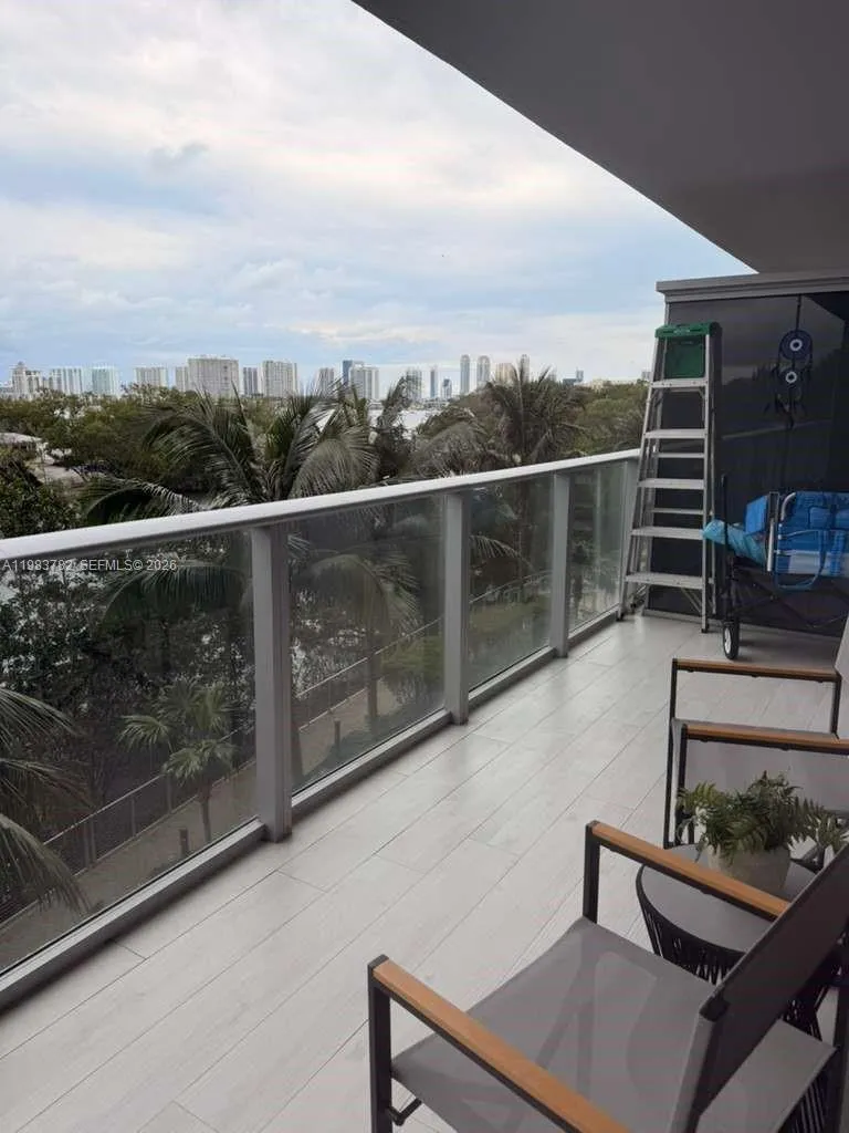 16385 BISCAYNE BLVD #303 Sunny Isles Beach, FL 33160