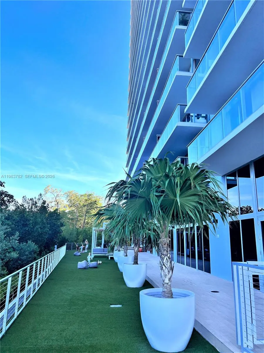16385 BISCAYNE BLVD #303 Sunny Isles Beach, FL 33160