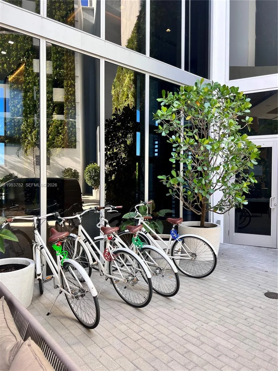 16385 BISCAYNE BLVD #303 Sunny Isles Beach, FL 33160