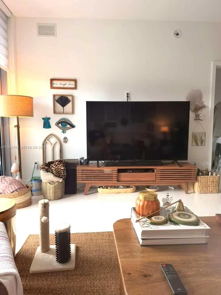 16385 BISCAYNE BLVD #303 Sunny Isles Beach, FL 33160