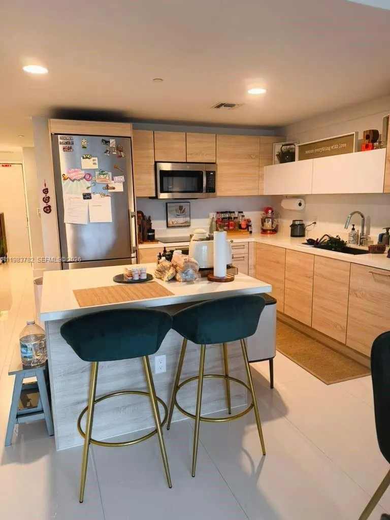 16385 BISCAYNE BLVD #303 Sunny Isles Beach, FL 33160