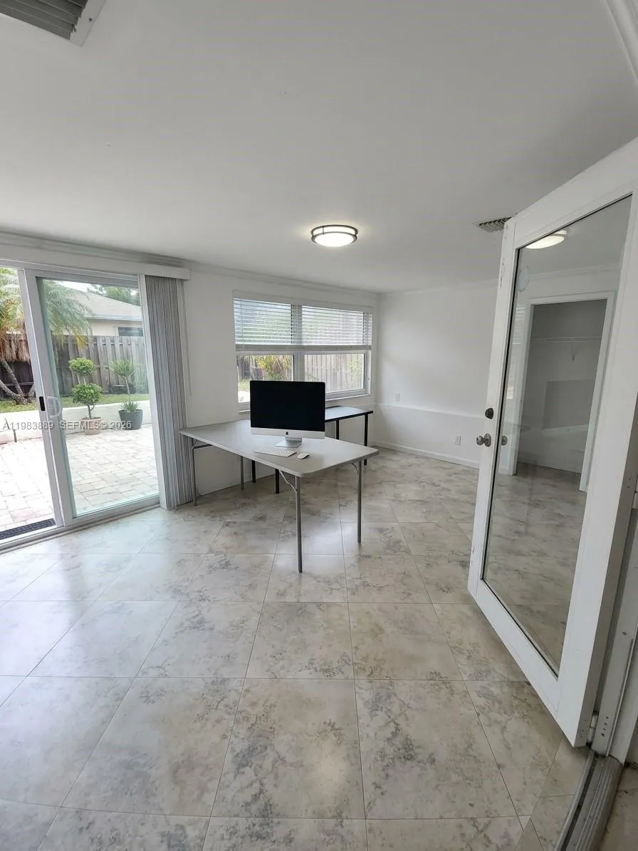 804 NE 2nd St Hallandale Beach, FL 33009