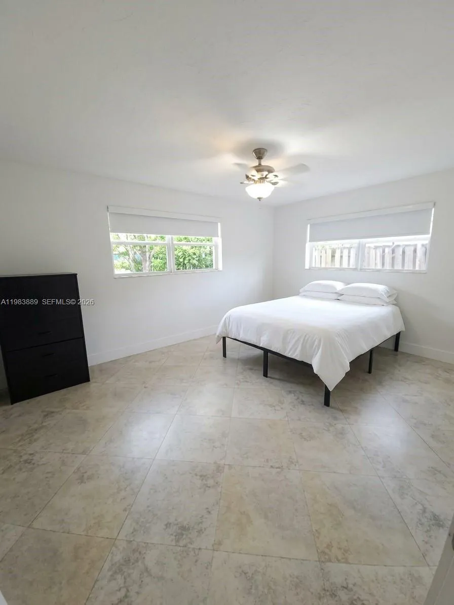 804 NE 2nd St Hallandale Beach, FL 33009