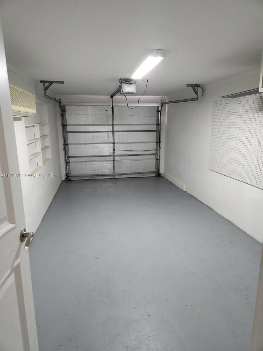 804 NE 2nd St Hallandale Beach, FL 33009