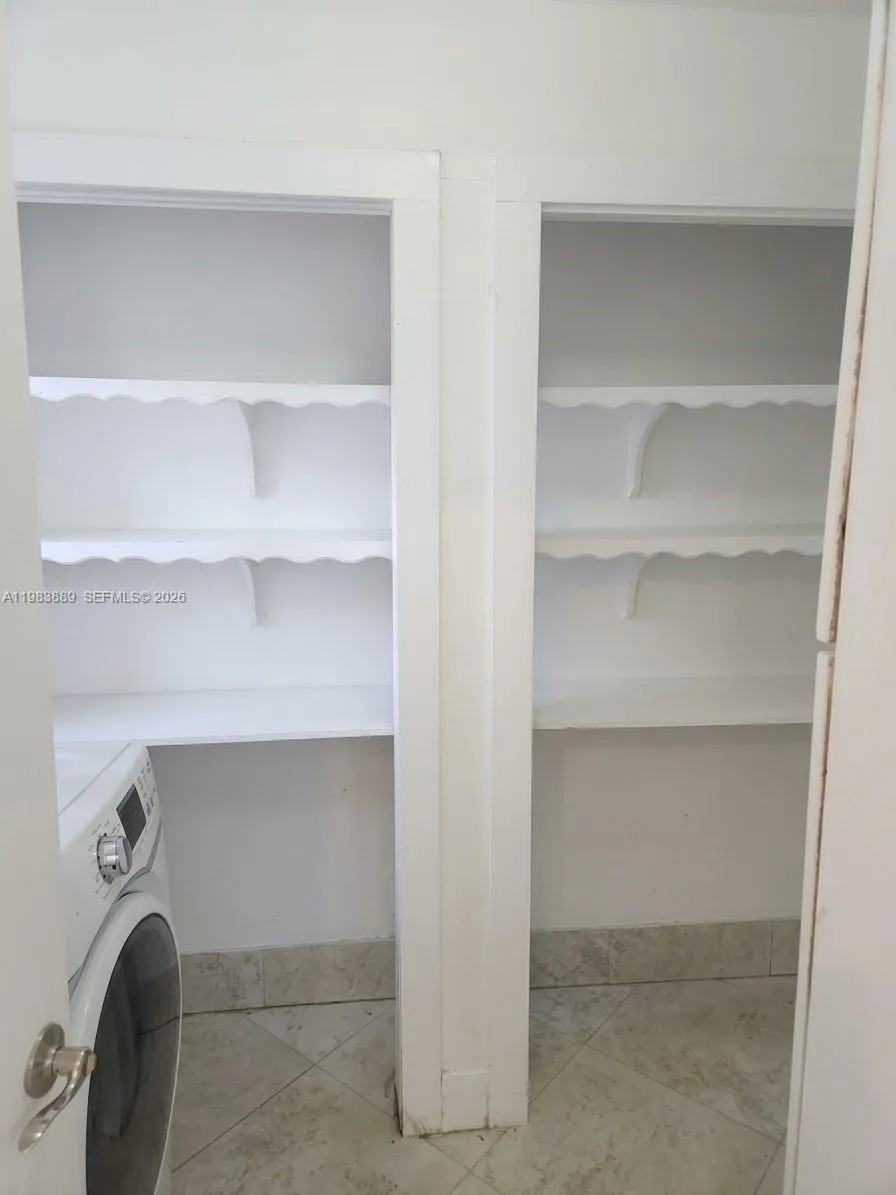 804 NE 2nd St Hallandale Beach, FL 33009