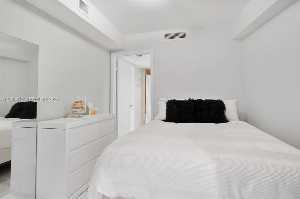 1800 S Ocean Dr #909 Hallandale Beach, FL 33009