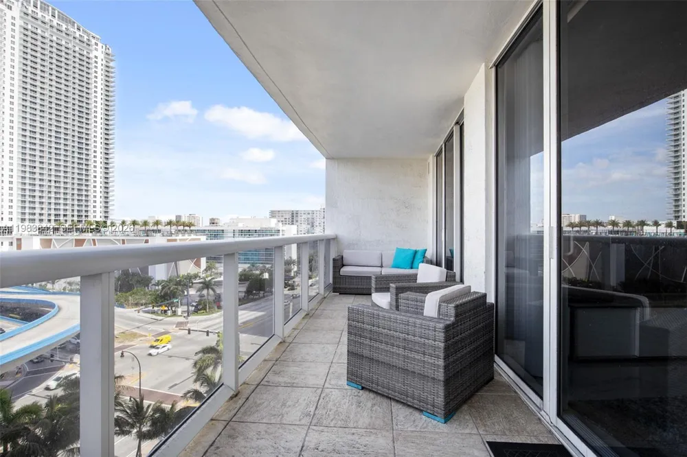 1800 S Ocean Dr #909 Hallandale Beach, FL 33009