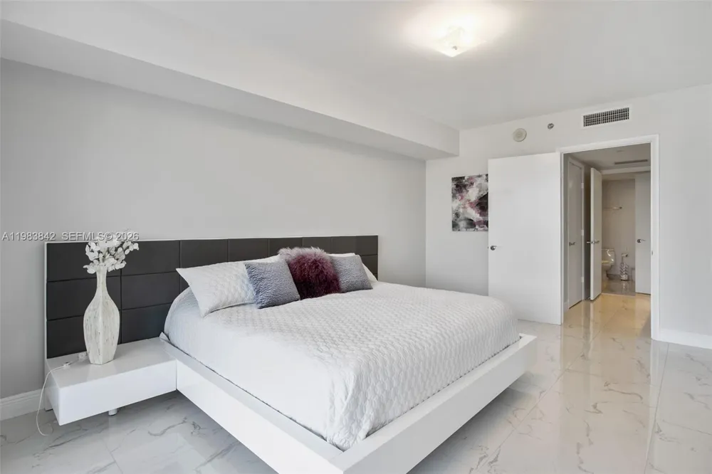 1800 S Ocean Dr #909 Hallandale Beach, FL 33009