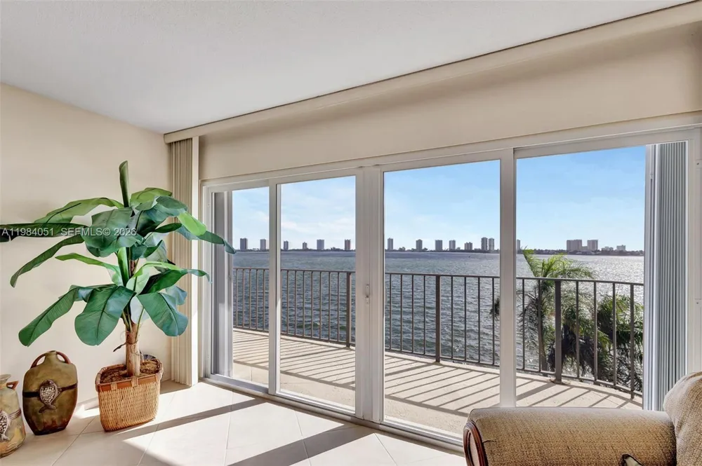 801 Lake Shore Dr #403 Lake Park, FL 33403