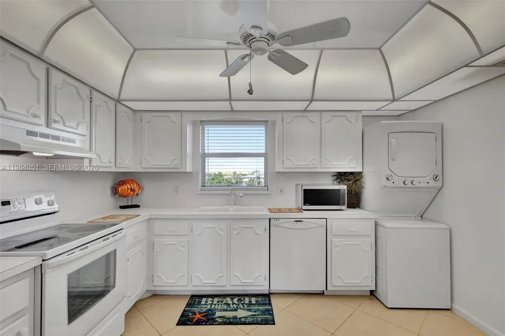 801 Lake Shore Dr #403 Lake Park, FL 33403