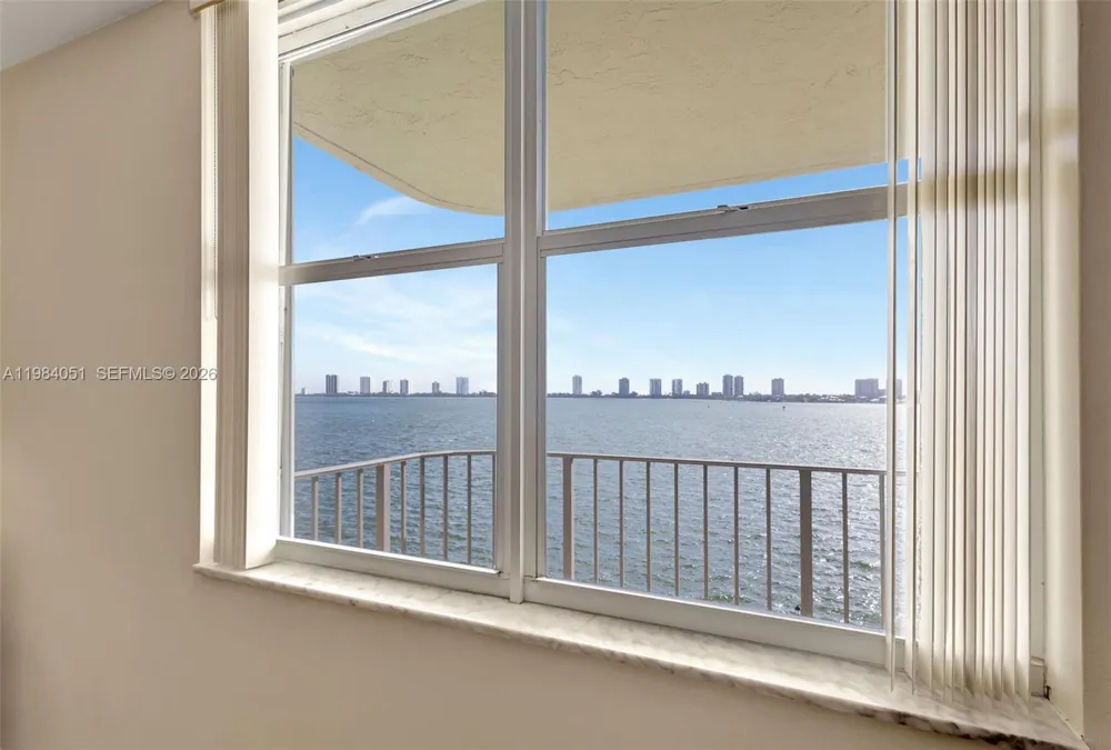 801 Lake Shore Dr #403 Lake Park, FL 33403