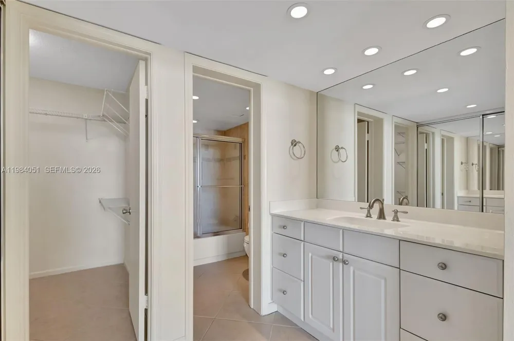801 Lake Shore Dr #403 Lake Park, FL 33403