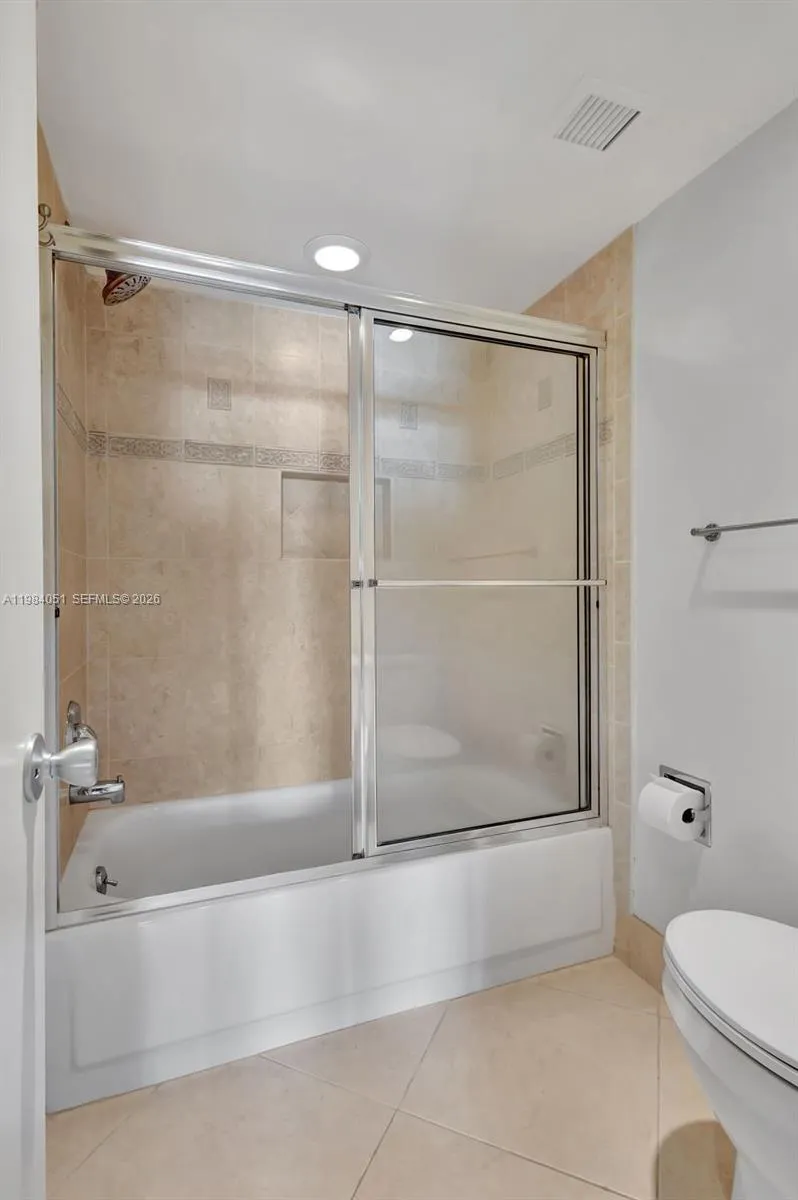 801 Lake Shore Dr #403 Lake Park, FL 33403