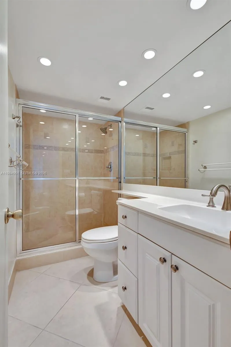 801 Lake Shore Dr #403 Lake Park, FL 33403