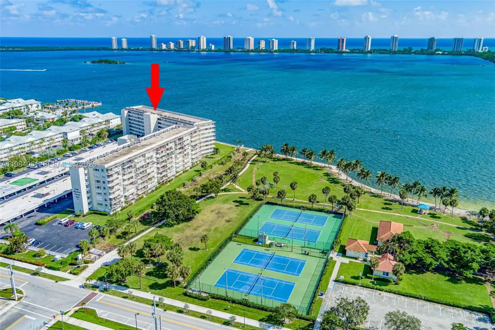 801 Lake Shore Dr #403 Lake Park, FL 33403