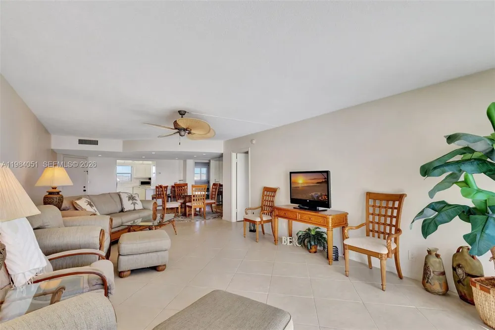 801 Lake Shore Dr #403 Lake Park, FL 33403