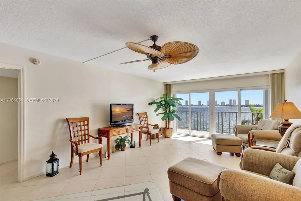 801 Lake Shore Dr #403 Lake Park, FL 33403