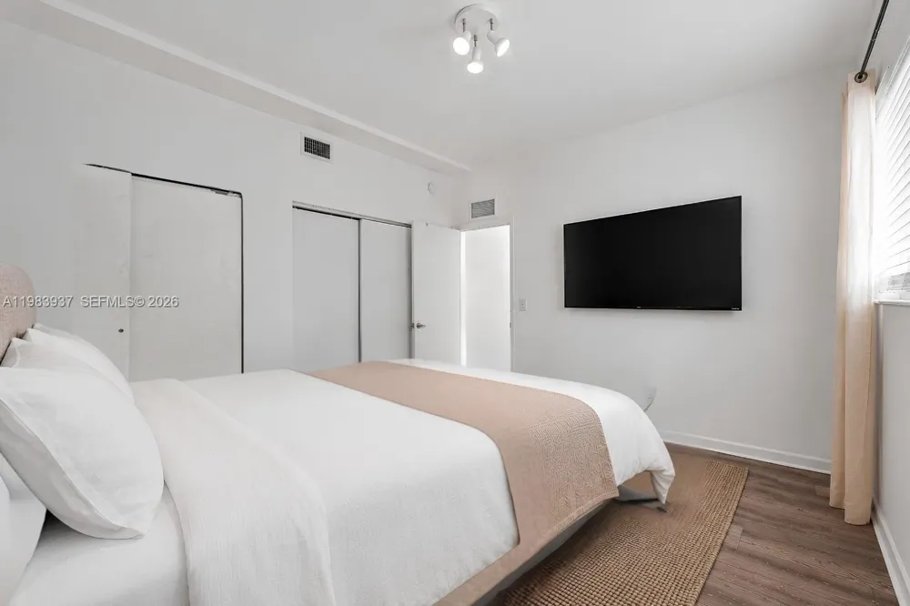 1185 Marseille Drive #202 Miami Beach, FL 33141