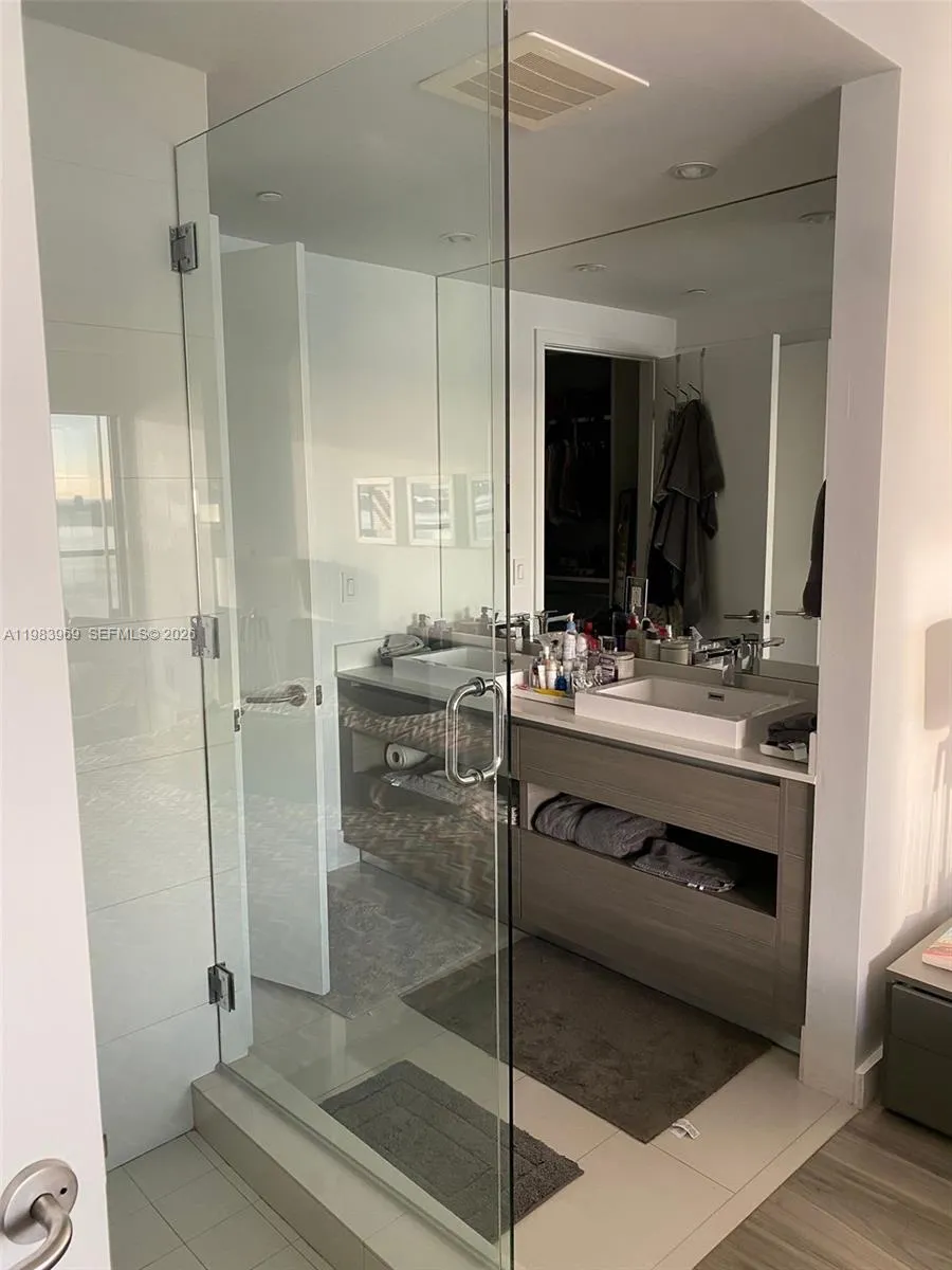 460 NE 28th St #2807 Miami, FL 33137