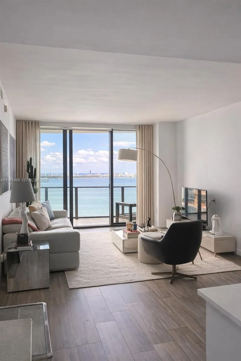 460 NE 28th St #2807 Miami, FL 33137