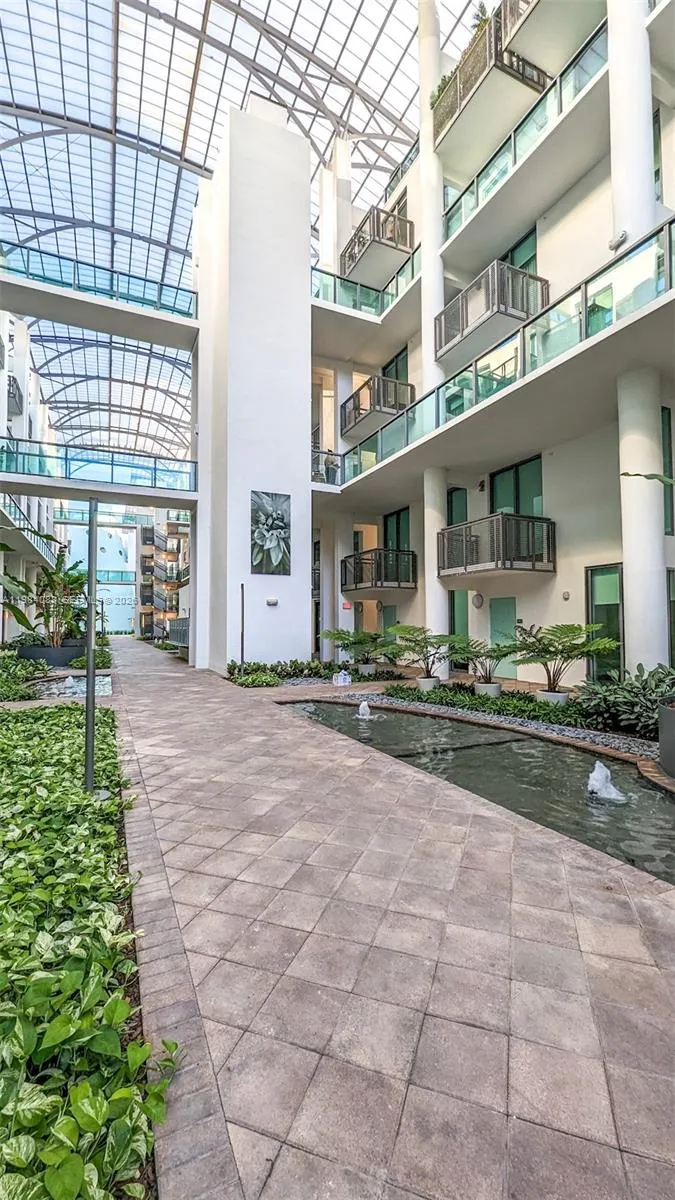6000 Collins Ave #111 Miami Beach, FL 33140