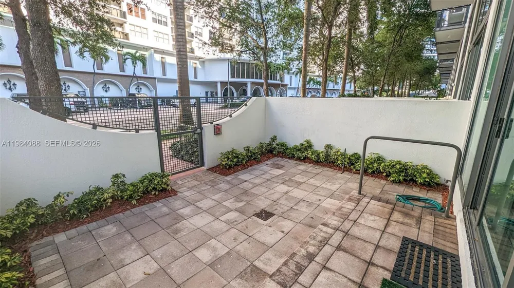 6000 Collins Ave #111 Miami Beach, FL 33140