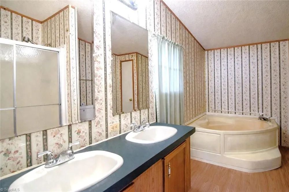 5600 Bunch Road Oak Ridge, NC 27310