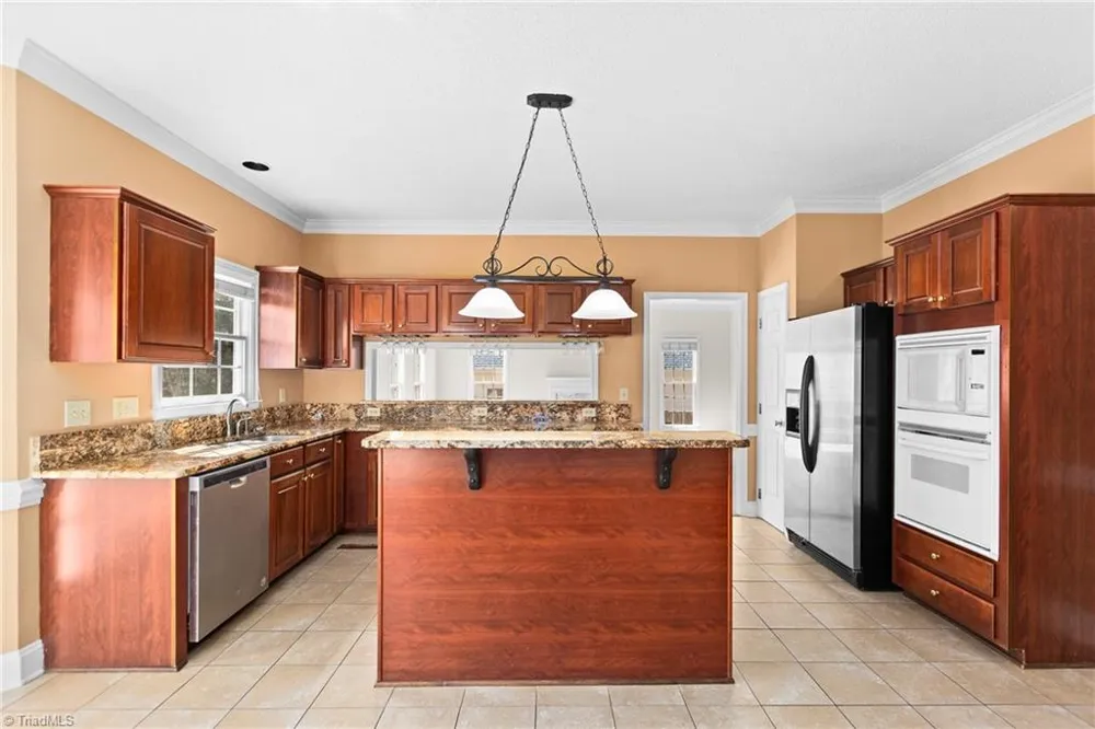 3204 Peninsula Drive Jamestown, NC 27282