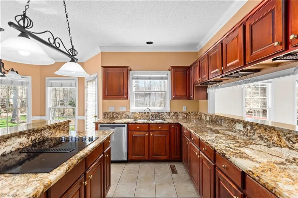 3204 Peninsula Drive Jamestown, NC 27282