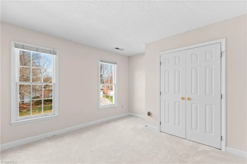 3204 Peninsula Drive Jamestown, NC 27282