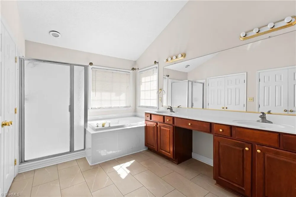 3204 Peninsula Drive Jamestown, NC 27282