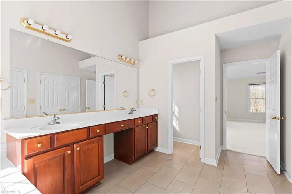 3204 Peninsula Drive Jamestown, NC 27282
