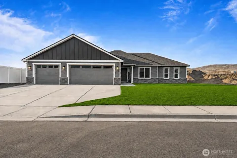 8391 Desert Greens Loop SE