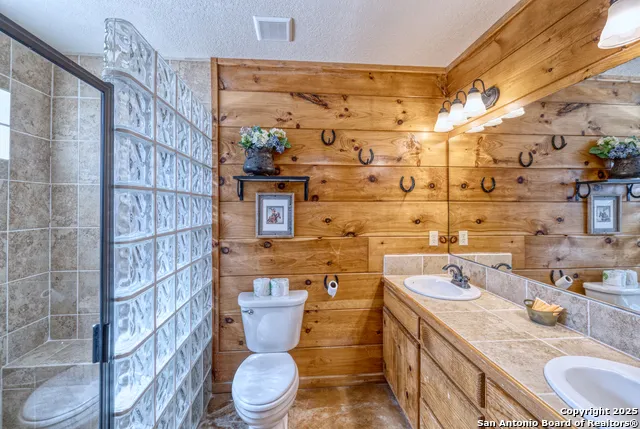38 mountain laurel Concan, TX 78838