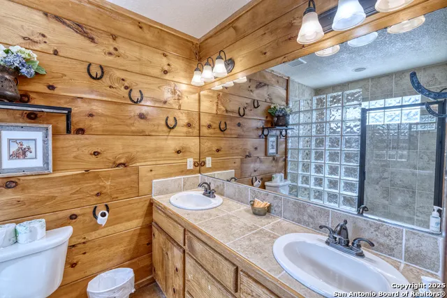 38 mountain laurel Concan, TX 78838