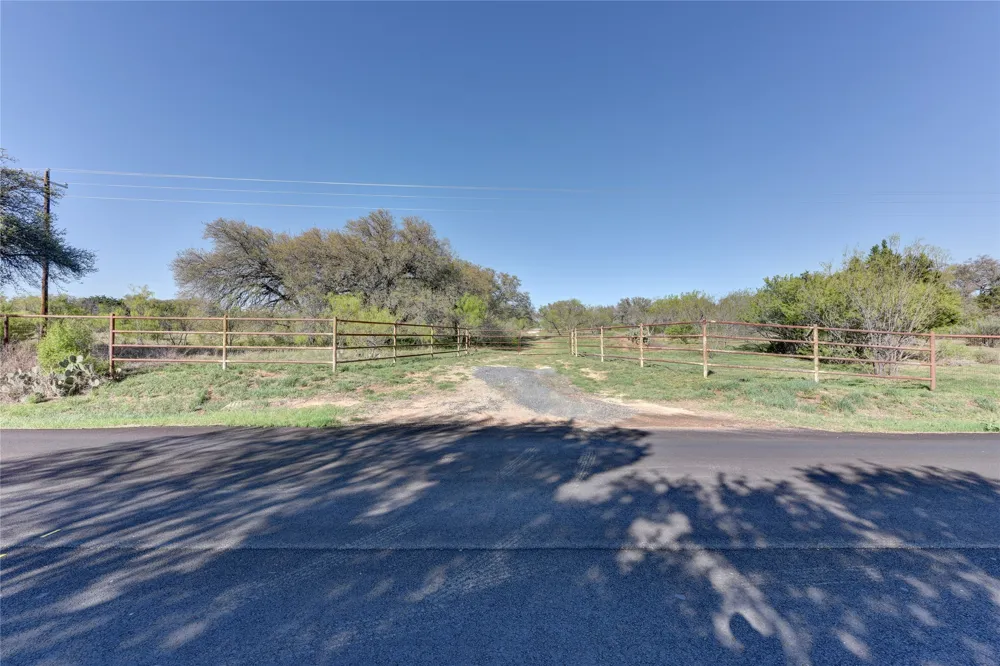 10 Old Ferry Road Spicewood, TX 78669