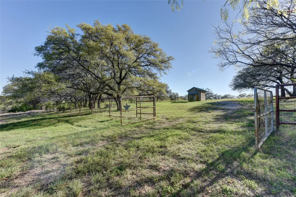 10 Old Ferry Road Spicewood, TX 78669
