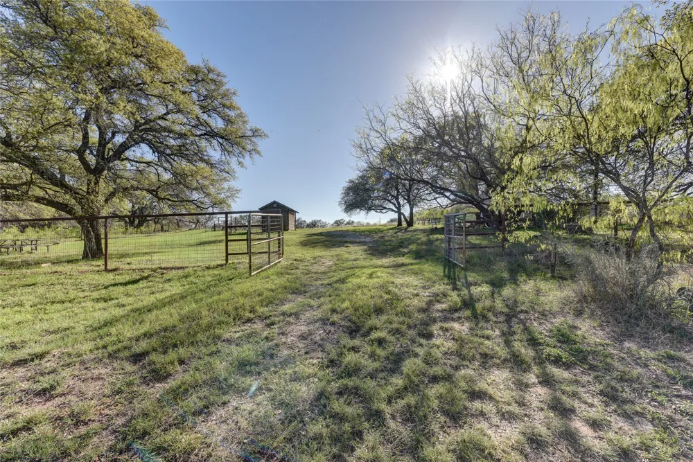 10 Old Ferry Road Spicewood, TX 78669