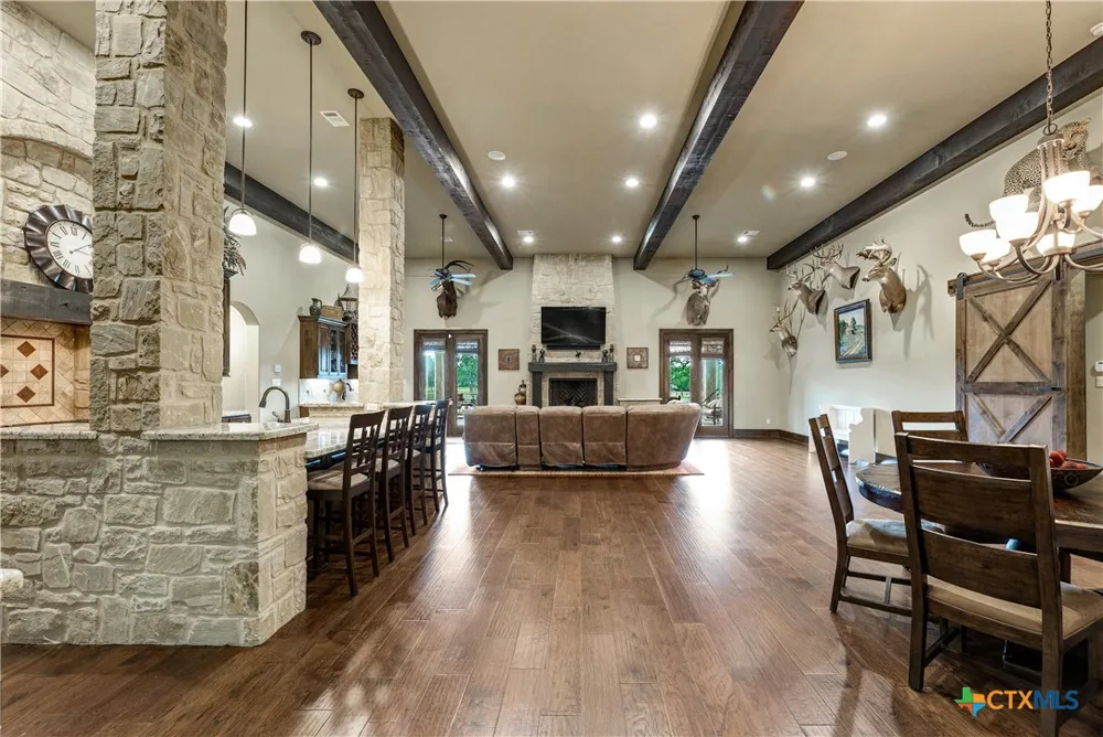 10285 Ferrill Creek Road Bryan, TX 77808