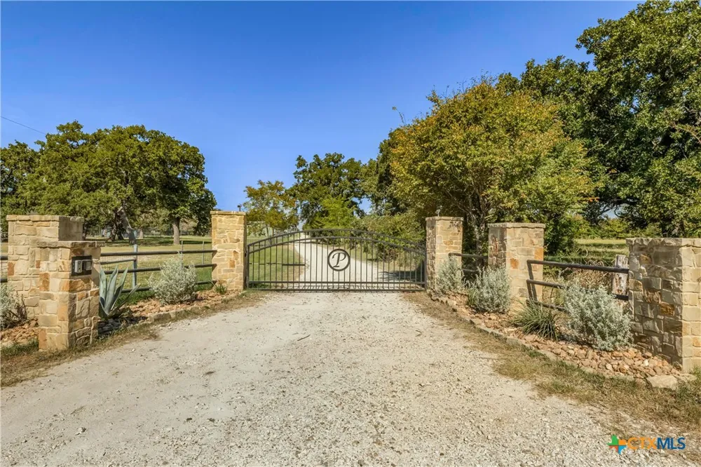 10285 Ferrill Creek Road Bryan, TX 77808