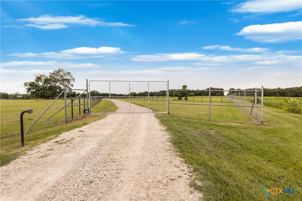 10285 Ferrill Creek Road Bryan, TX 77808