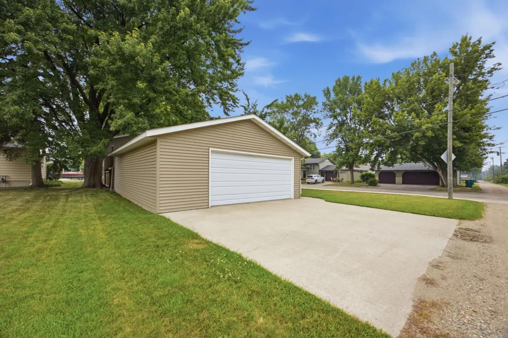 1211 Hall Avenue Breckenridge, MN 56520