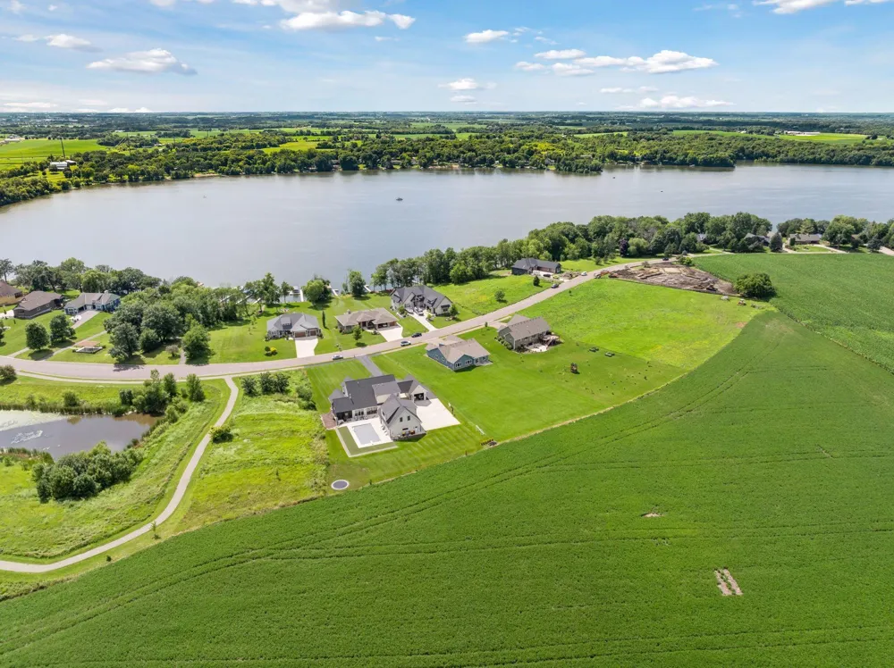 25617 Cedar Lane New Prague, MN 56071